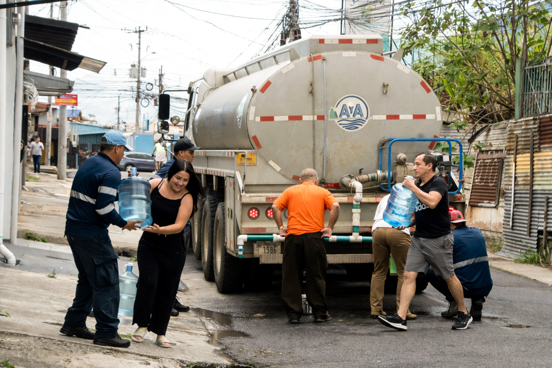 Escasez de agua golpea a comunidades migrantes en San José, Costa Rica