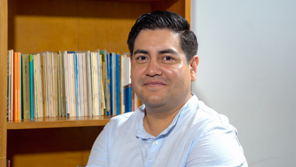 Luis Blandón, dirigente de UNAMOS, durante la entrevista con REALIDADES.