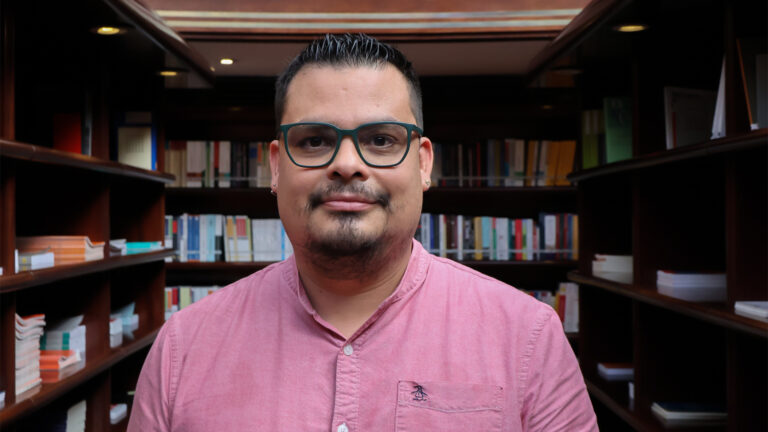 Amaru Ruiz, biólogo y ambientalista nicaragüense y director de la Fundación del Río, durante una entrevista con REALIDADES.